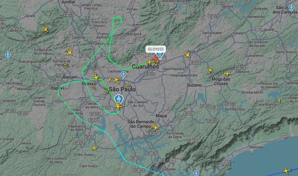 Imagem mostra trajetória de voo até desviar para Guarulhos