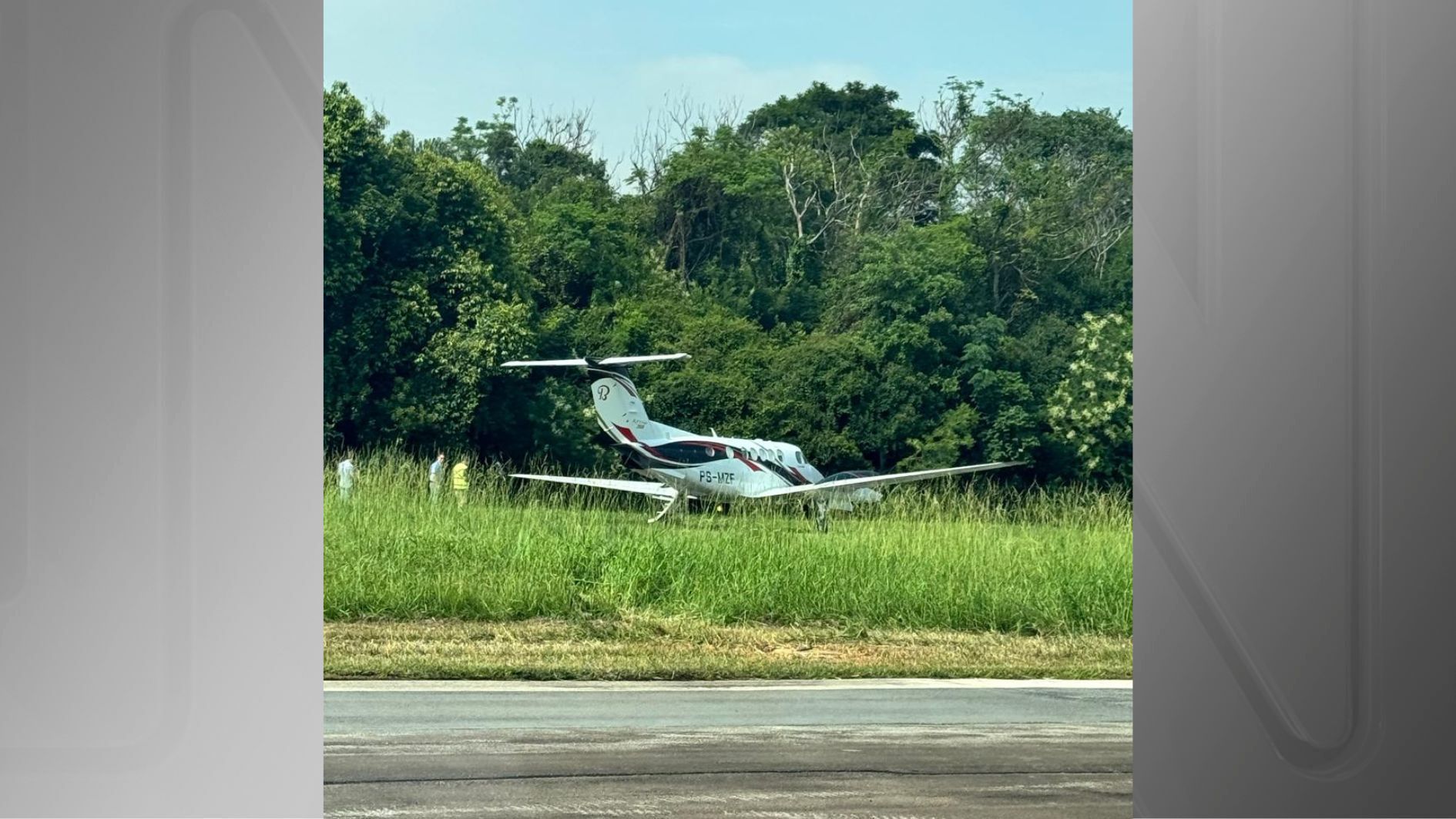 Avião de pequeno porte saiu da pista no aeroporto Campo de Marte, na zona norte de São Paulo • Reprodução