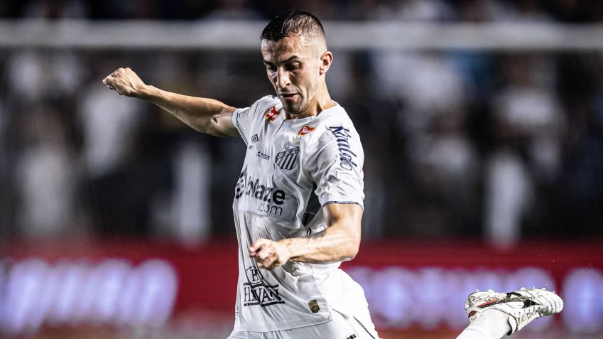 João Schmidt, do Santos, em ação • Raul Baretta / Santos FC