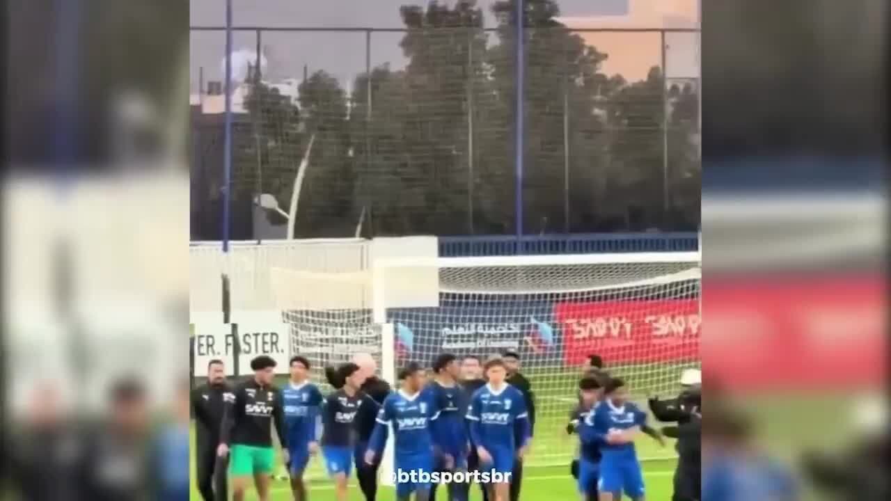 Jorge Jesus separa briga de jogadores do Al-Hilal