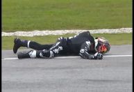 Piloto é internado após cair de cabeça em treino da MotoGP; Vídeo