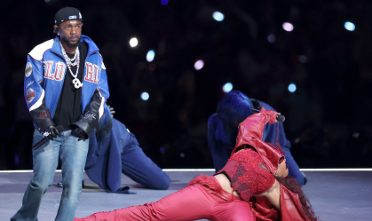 Kendrick Lamar e SZA se apresentam no palco durante o Apple Music Super Bowl LIX Halftime Show no Caesars Superdome, em 9 de fevereiro de 2025, em Nova Orleans, Louisiana