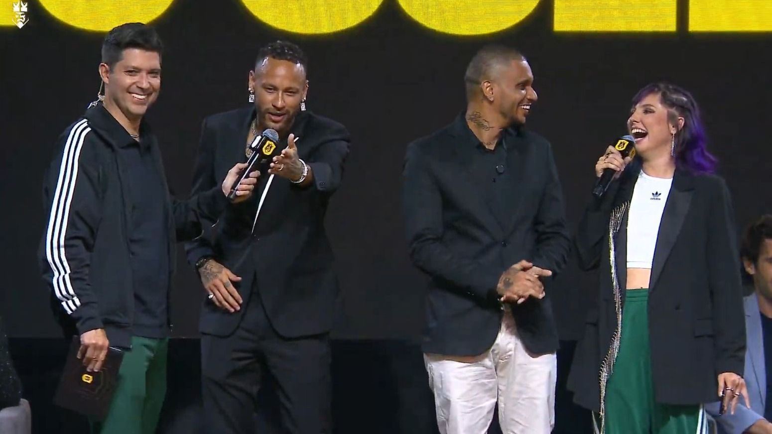 Neymar provoca Hariel durante evento da Kings League Brazil; Memphis Depay reage