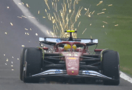 Hamilton lidera tempos com Ferrari em testes no Bahrein