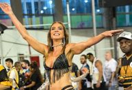 Luciana Gimenez participa de ensaio técnico no Anhembi; veja fotos