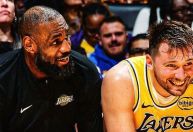 Estreia de Doncic nos Lakers reúne celebridades; veja fotos