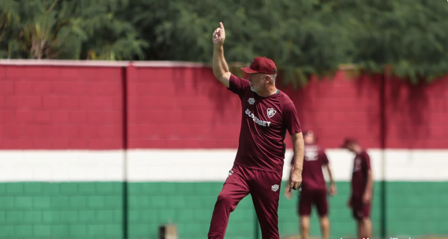 Mano Menezes comanda treino do Fluminense