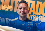 Ex-técnico vira jogador e ajuda time a evitar o rebaixamento em estadual