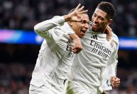 Mbappé dá show, Real Madrid atropela Man City e vai às oitavas da Champions