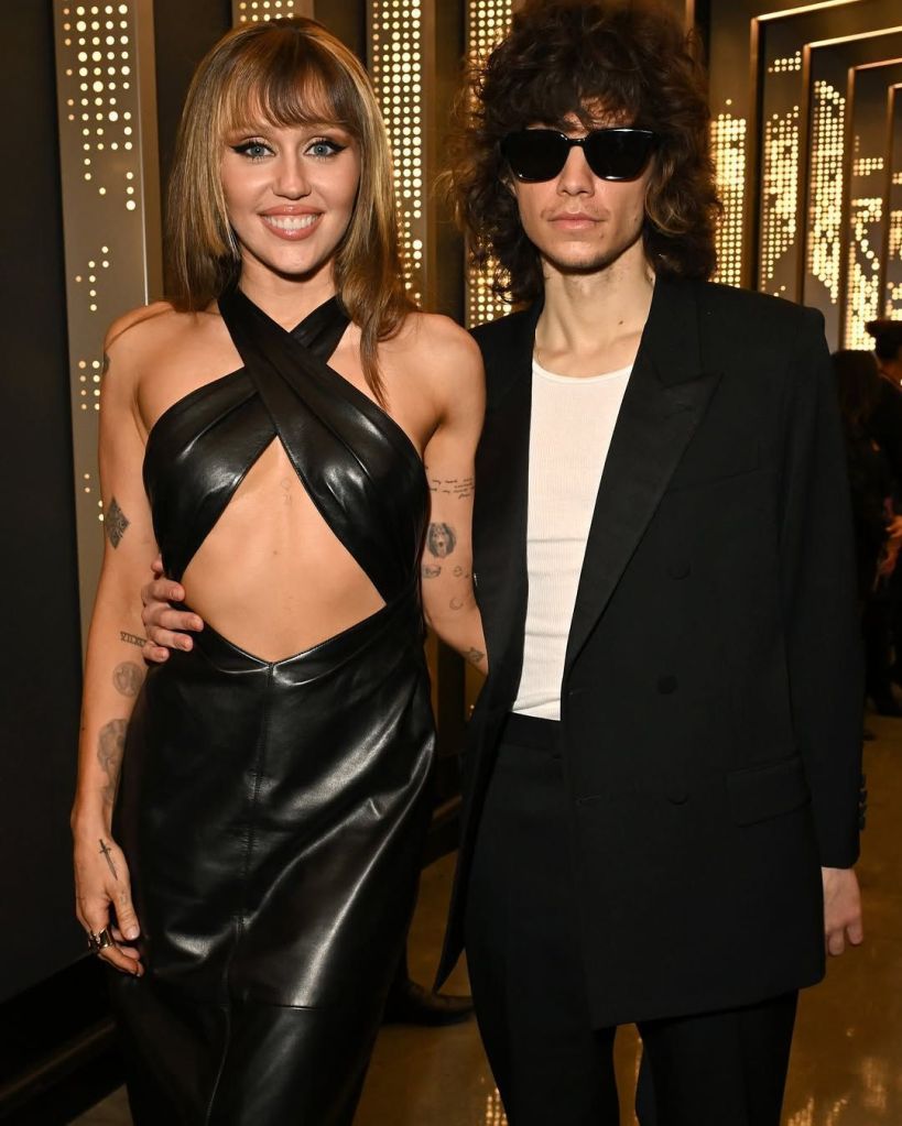 Miley Cyrus e Maxx Morando na premiação do Grammy