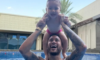 "Efeito Mavie": filha de Neymar rouba a cena nas redes