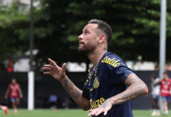 Estrela do Santos, Neymar evolui em recuperação e trabalha com bola