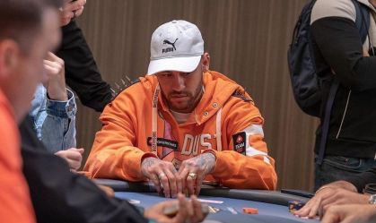 Neymar durante partida de poker