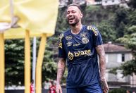 Neymar completa 33 anos e terá festa em reestreia pelo Santos
