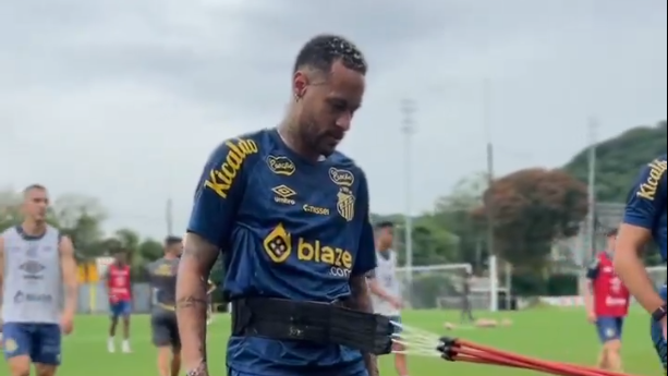 Neymar treina no CT Rei Pelé