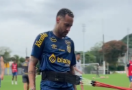 Neymar faz o primeiro treino no Santos; veja