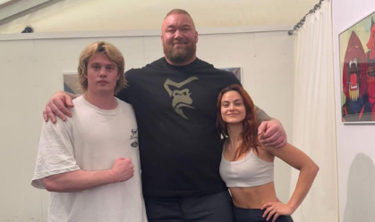Nicholas Galitzine, Hafthor Bjornsson e Camila Mendes nos bastidores do filme