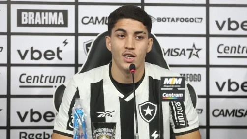 O zagueiro Jair, de 19 anos, é um dos reforços do Botafogo em 2025