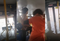 Vídeo: ônibus é tomado por água após chuvas em Guarulhos (SP)