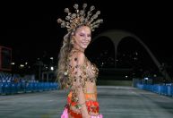 Paolla Oliveira ensaia com a bateria da Grande Rio na Sapucaí; veja fotos