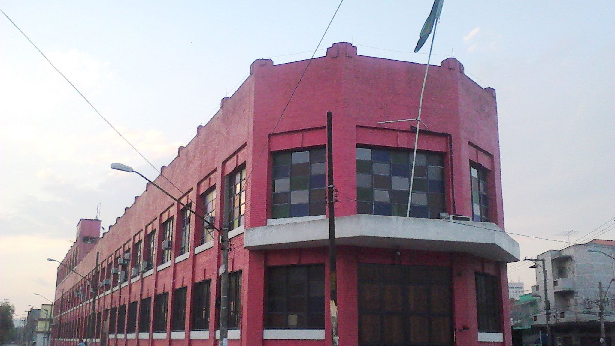 Prédio da Editora Três, na interseção das Ruas William Speers e Engenheiro Fox. Lapa de Baixo, Zona Oeste de São Paulo, Brasil