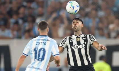Com pênalti, Racing bate Botafogo e larga na frente na Recopa Sul-Americana