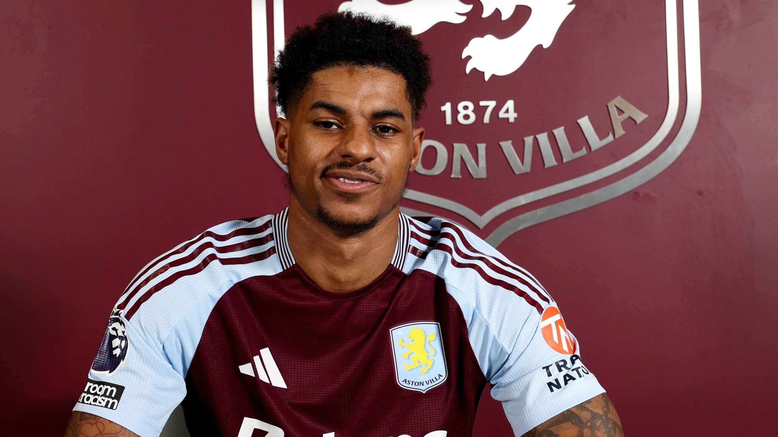 Rashford foi anunciado pelo Aston Villa