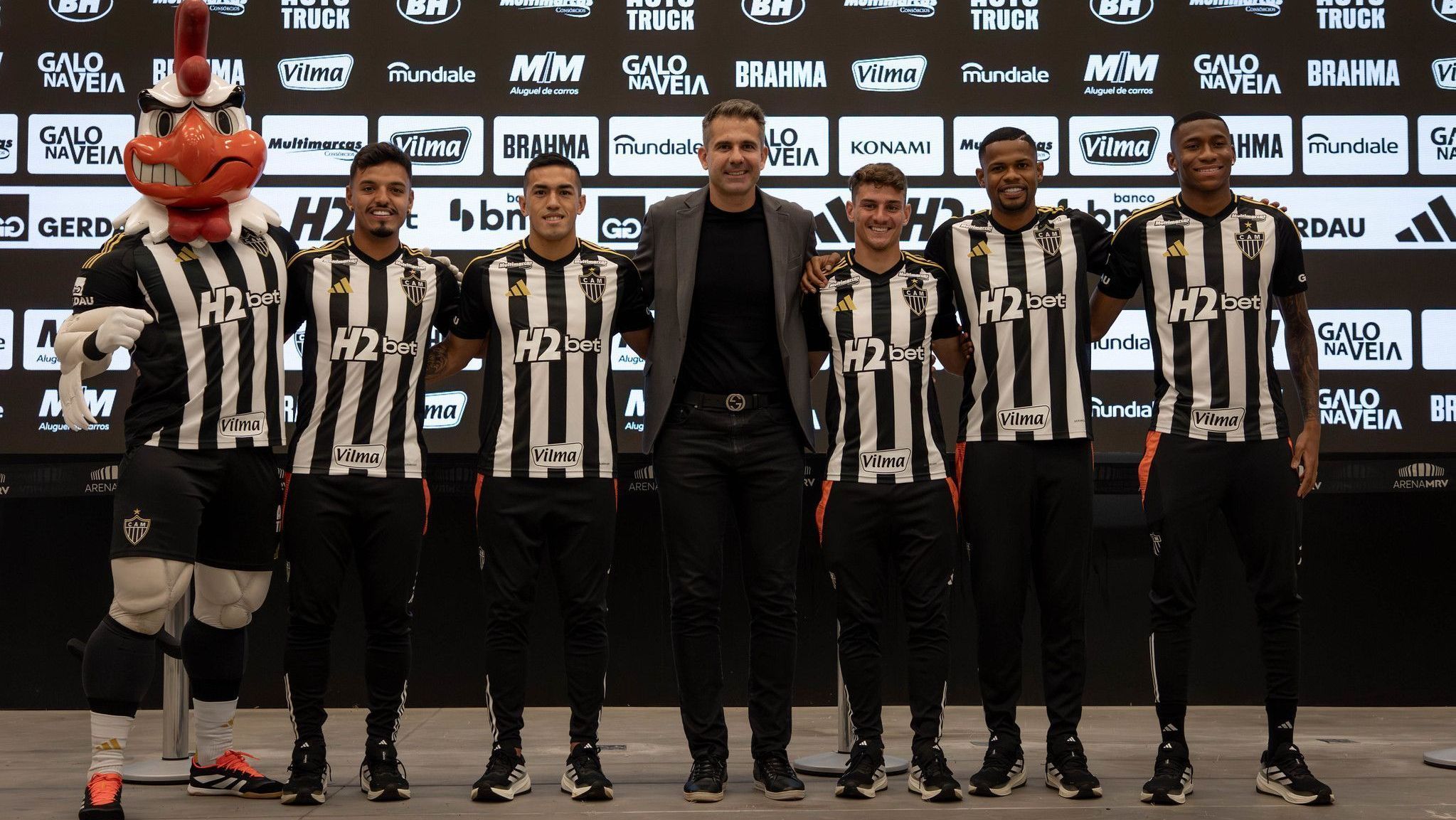 Victor Bagy com os reforços do Atlético-MG