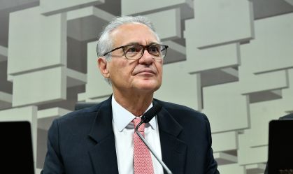 No comando da CAE, Calheiros defende cortes em subsídios e supersalários