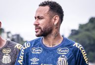 Neymar faz golaço em primeiro treino no Santos; veja