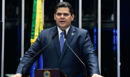 "Desejo muito sucesso nessa importante missão", diz Alcolumbre sobre Gleisi