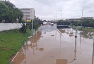 Alagamento causa congestionamento e interdições na Marginal Tietê (SP)