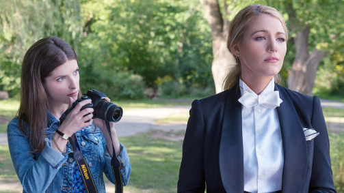 Anna Kendrick e Blake Lively em "Um Pequeno Favor"