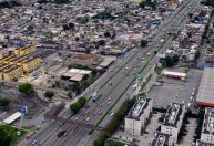 Homens são baleados na Avenida Brasil, na zona norte do Rio
