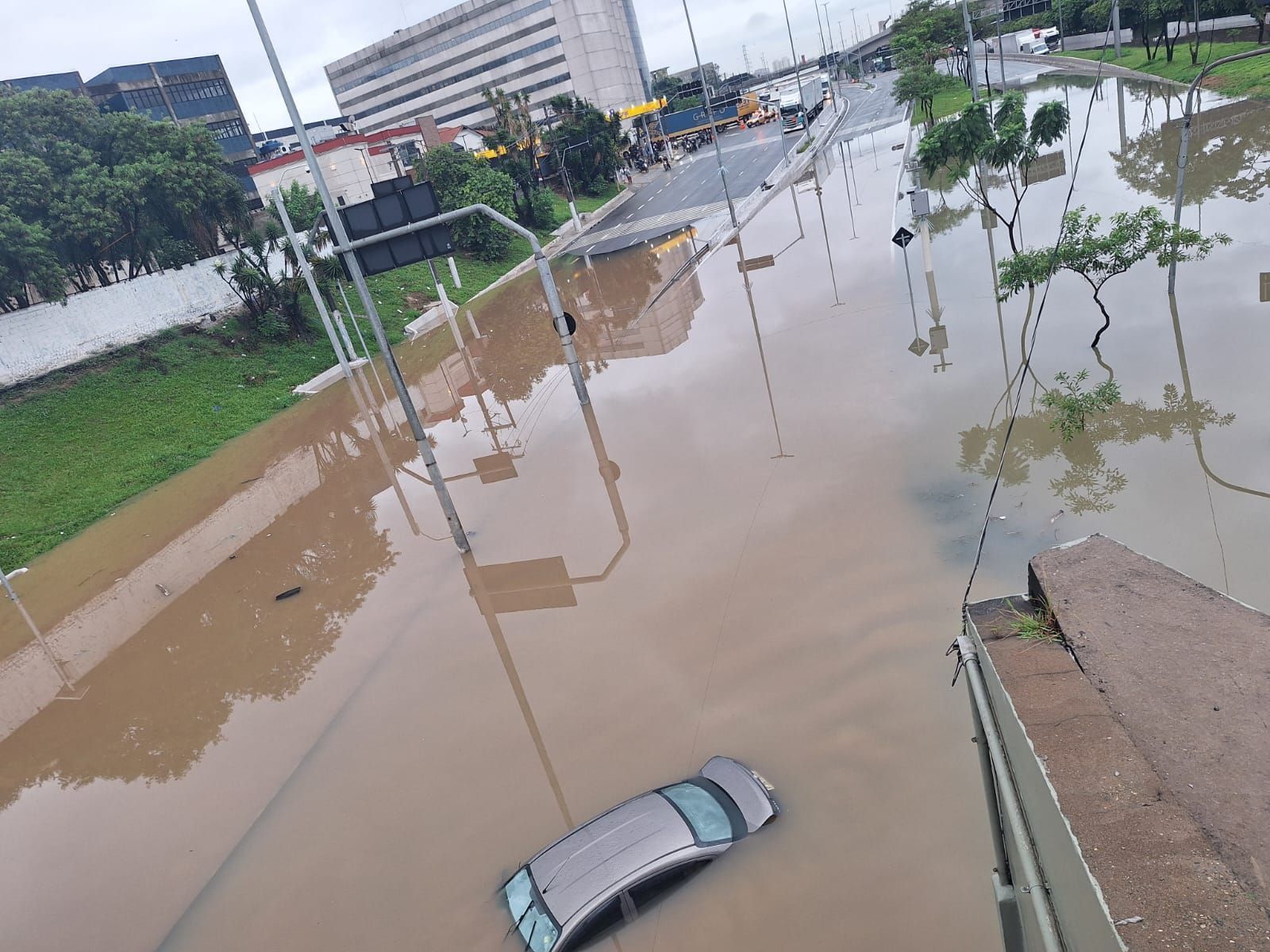 Marginal Tietê, altura da Ponte das Bandeiras • Defesa Civil SP