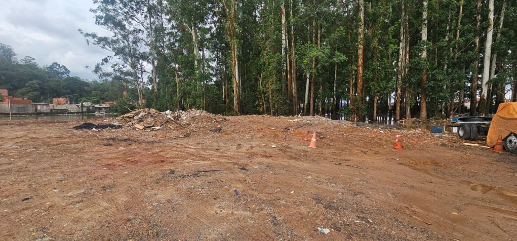 Aterramento clandestino de área às margens do Tietê no Jardim Pantanal • Divulgação/Prefeitura