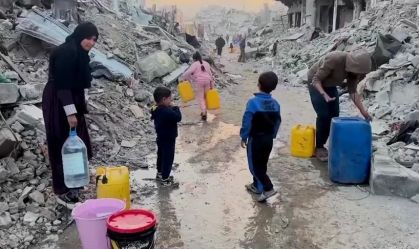 Palestinos em Gaza lutam contra escassez de água após retorno para o norte