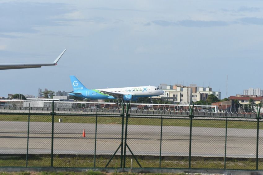 O Airbus A320 da GlobalX trazendo 111 brasileiros deportados dos Estados Unidos • Cario Rocha/Estadão Conteúdo