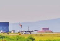 Avião pousa "de barriga" no interior de SP; veja o vídeo