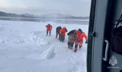Rússia resgata 139 pescadores presos em bloco de gelo no Pacífico