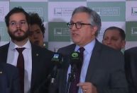 Padilha entrega nova lista de prioridades do governo à Câmara