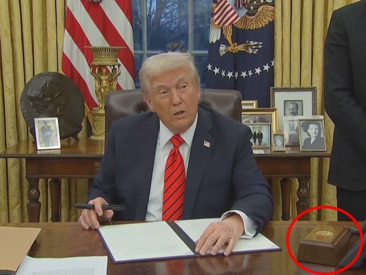 Saiba para que serve botão colocado na mesa de Trump na Casa