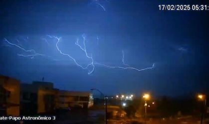 Vídeo: cidade gaúcha registra quase 500 raios durante a madrugada