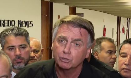 Lei da Ficha Limpa é usada para perseguir a direita, diz Bolsonaro