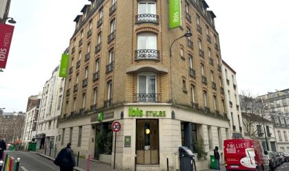 Adolescente dos EUA é presa em Paris por supostamente jogar bebê por janela