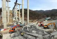 Vídeo mostra desabamento de ponte rodoviária na Coreia do Sul; veja