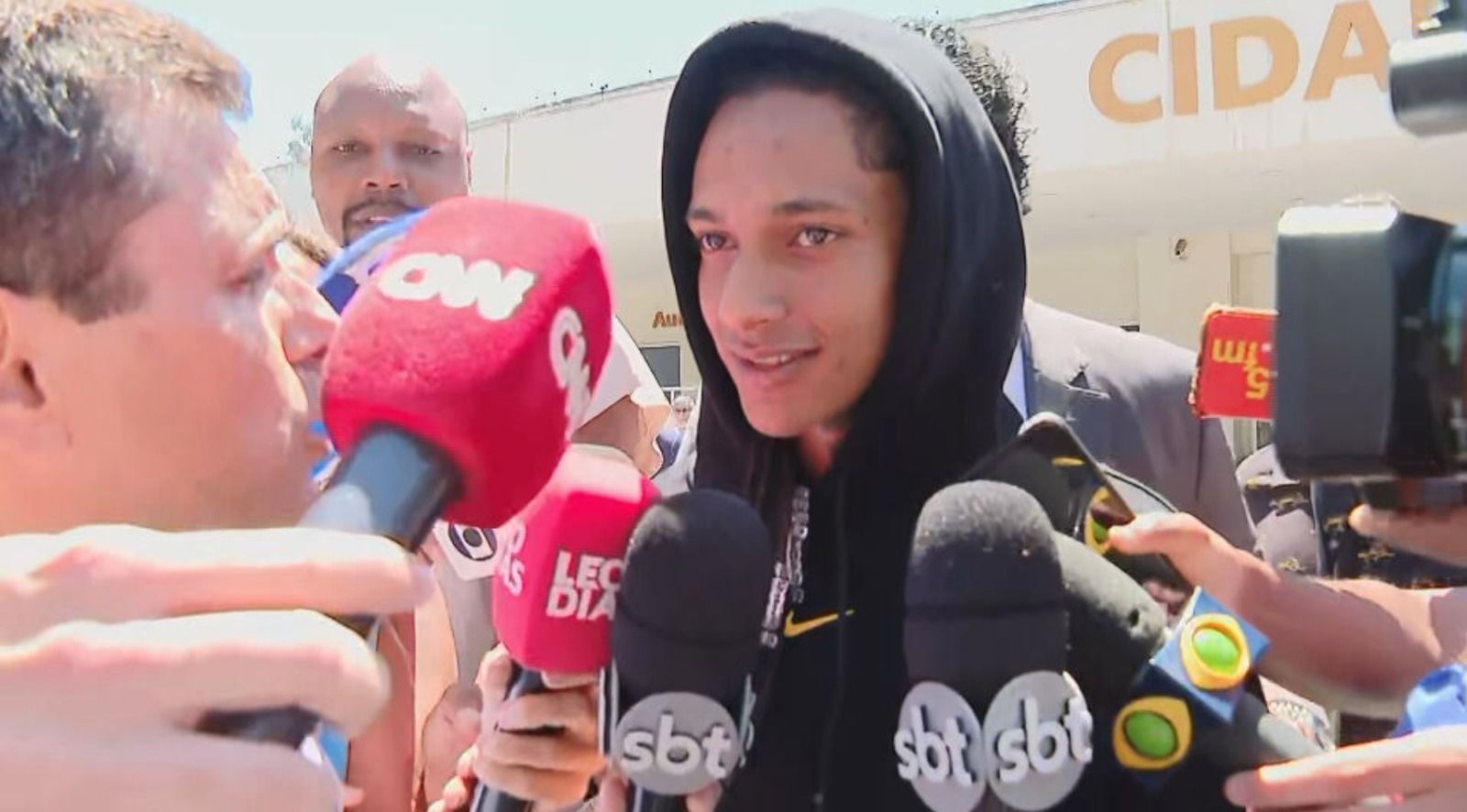 Momento em que Oruam deixou a delegacia no Rio de Janeiro