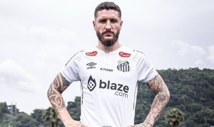 Ex-Palmeiras, Zé Rafael é anunciado pelo Santos