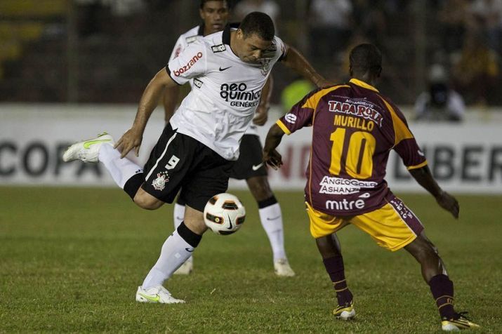 Ronaldo durante Tolima x Corinthians, pela Libertadores em 2011 • Foto: Divulgação/ Ag. Corinthians