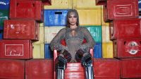 Clipe de "Romeo" reforça dualidade de Anitta e Larissa usando Shakespeare